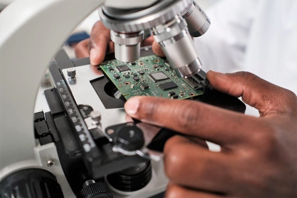 Qualitätskontrolle einer bestückten Leiterplatte